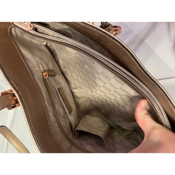 Michael Kors Metallic Gold Leather Jet Set Pocket Tote Bag GS - Picture 8 of 9